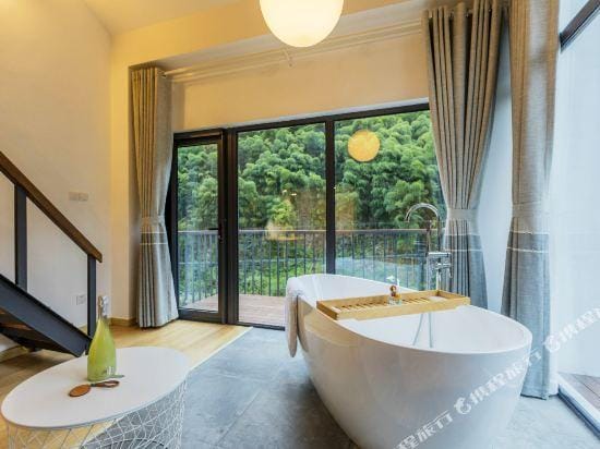 Huayang Hotel Hotel in Zhejiang
