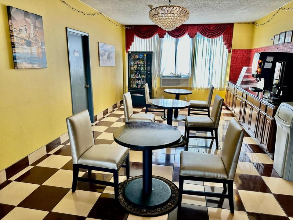 Town House Inn & Suites Hotel in Elmwood Park
