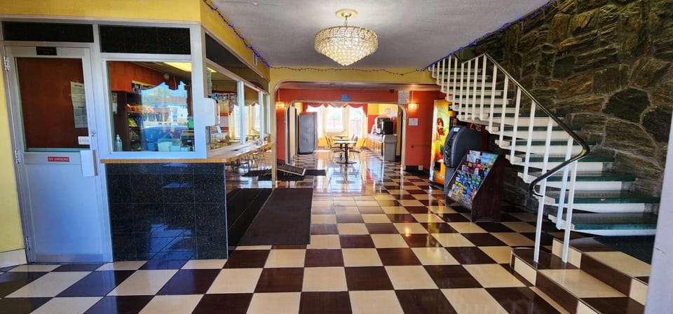 Town House Inn & Suites Hotel in Elmwood Park