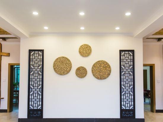 Qingmei Zhuma Inn Hotel in Hangzhou