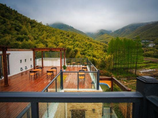 Cloud Mirror Holiday Hostel Hotel in Zhejiang