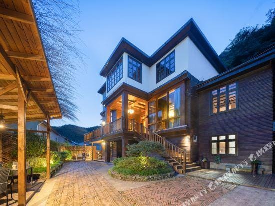 Cloud Mirror Holiday Hostel Hotel in Zhejiang