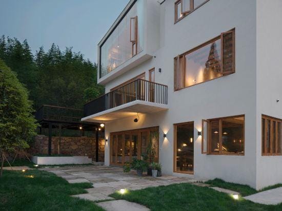 Mount Mogan Chic Hostel Hotel in Zhejiang