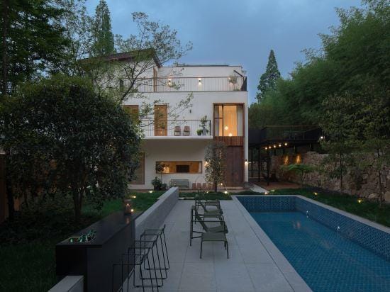Mount Mogan Chic Hostel Hotel in Zhejiang