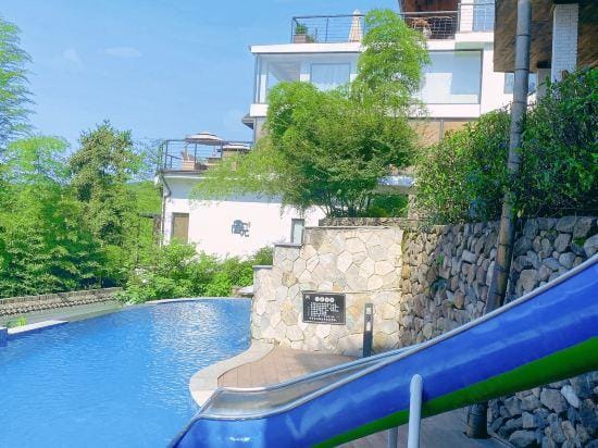 West Time Hot Spring Hostel Hotel in Zhejiang