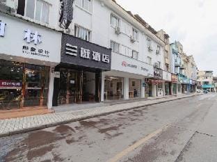 Lanwei Boutique Hotel (Deqing Hebin Park People's Hospital) Hotel in Hangzhou