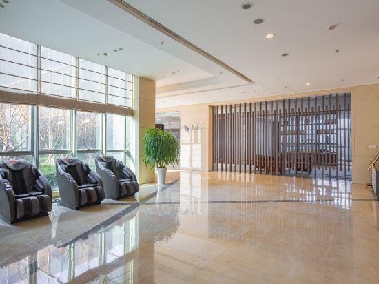 Haiyue Huan Tu Four Seasons Qingteng Hotel (Ningbo Hangzhou Bay New Zone) Hotel in Zhejiang