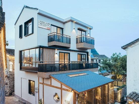 Shi'er Yiqiantong Courtyard Hotel in Zhejiang