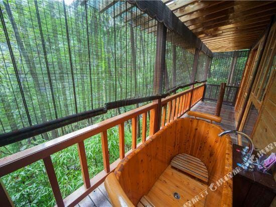 Ninghai Forest Hot Spring Resort Hotel in Zhejiang