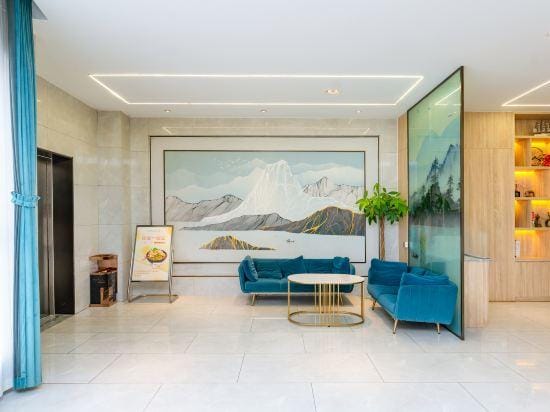 Qingmu Platinum Hotel (Ma'anshan Bowang Lianhua Plaza) Hotel in Nanjing