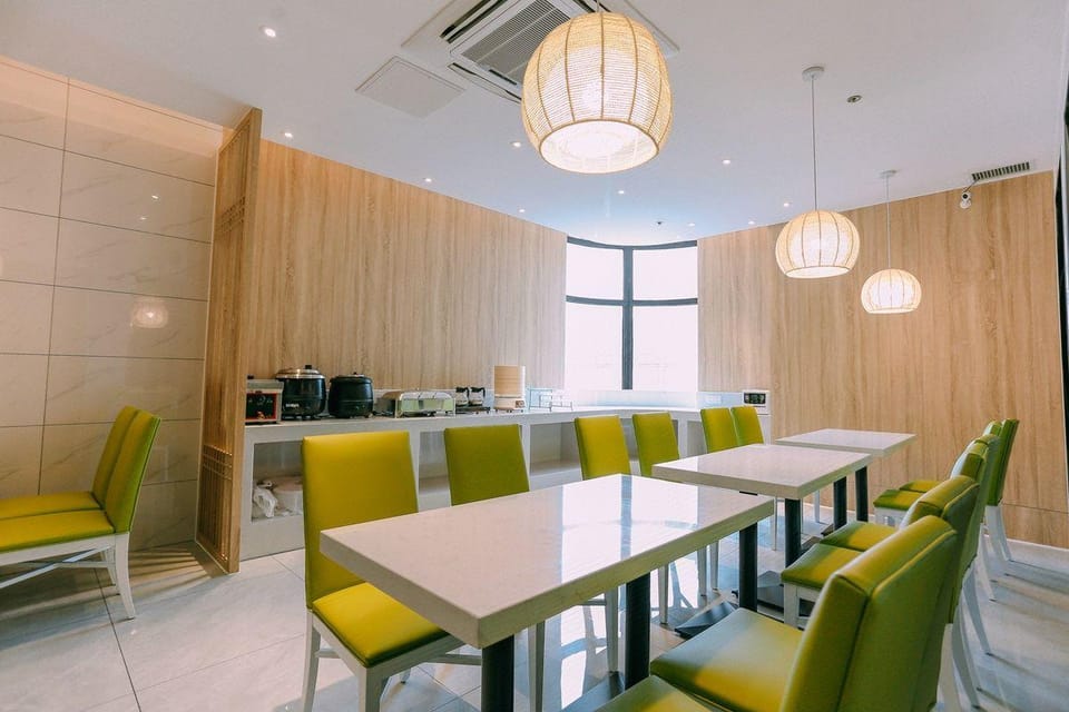 Qingmu Chain Hotel (Ma'anshan Jinying Central Building) Hotel in Nanjing