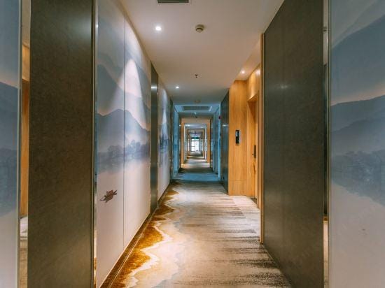 Qingmu Chain Hotel (Ma'an Shandong Railway Station Hongxing Meikailong RT-Mart) Hotel in Nanjing
