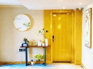 Golden Phoenix Holiday Inn Hotel in Nanjing