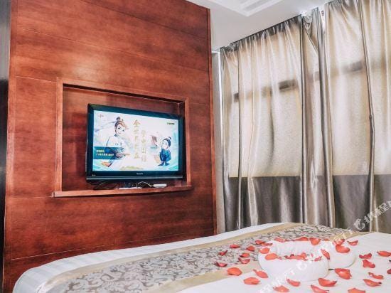 Tuwo Holiday Inn (Ningguo Municipal Government Bus Station) Hotel in Zhejiang