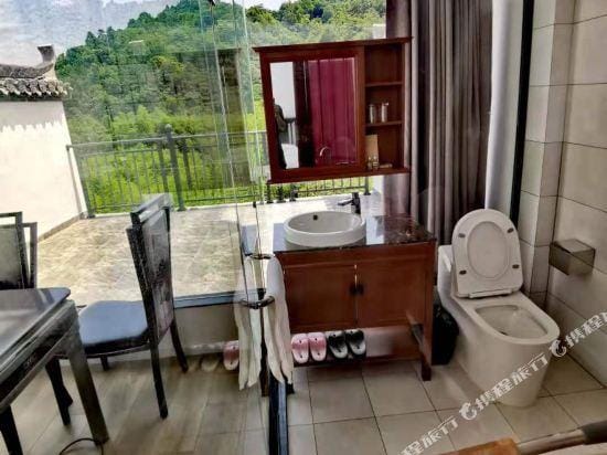 Ningguo Qinglongmen Inn Hotel in Zhejiang