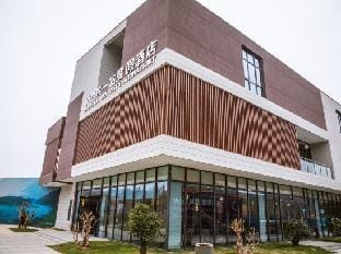 Ningguo Zhenye East Station Resort Hotel (South Anhui Sichuan-Tibet Line) Hotel in Zhejiang