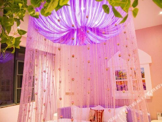 Qujing Yuexia Hetang Theme Hotel Hotel in China