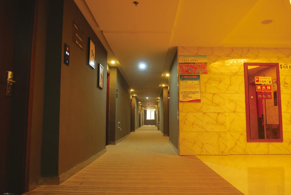 Junyi Select Hotel (Wuyi Hushan Square Store) Hotel in Zhejiang