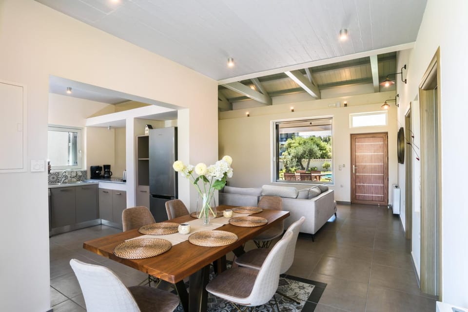 Three Stars Luxury Villas Hotel in Moraitika