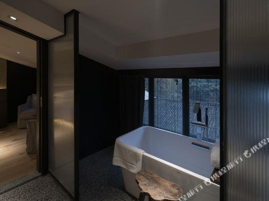 Bushe Yemaling Chinese Village Hotel in Hangzhou