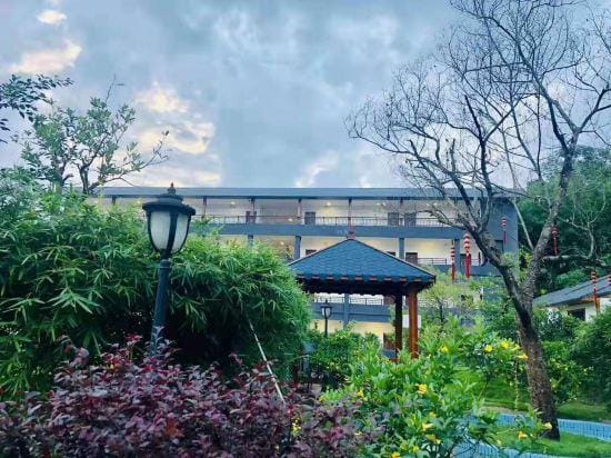 Yingxi Tangquan Resort Hotel in Guangdong