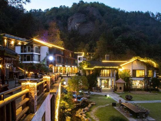Baizhang Fengqing Villa Hotel in Zhejiang