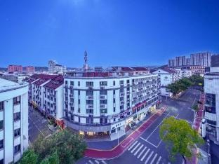 Ease Hotel (Xinchang Great Buddha Temple) Hotel in Zhejiang