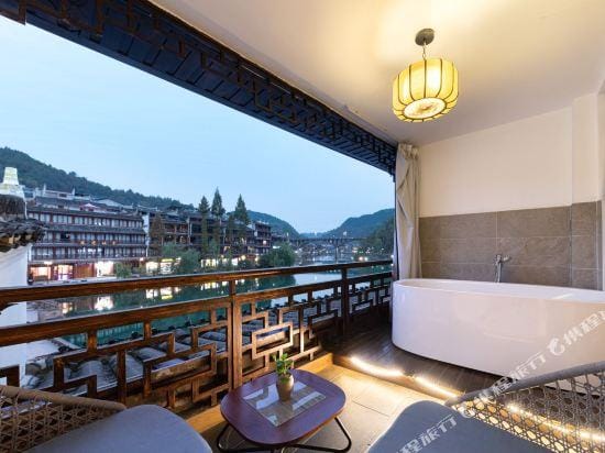 Qiju Shuian High-end Riverview Hostel Hotel in China