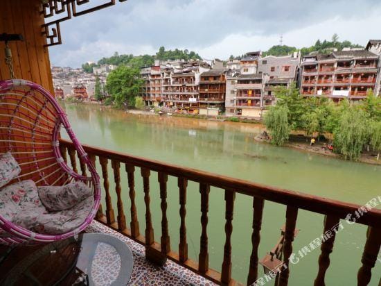 520 Jiangbianlou Inn Hotel in China