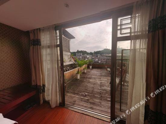Riverbank Holiday Hotel Hotel in China