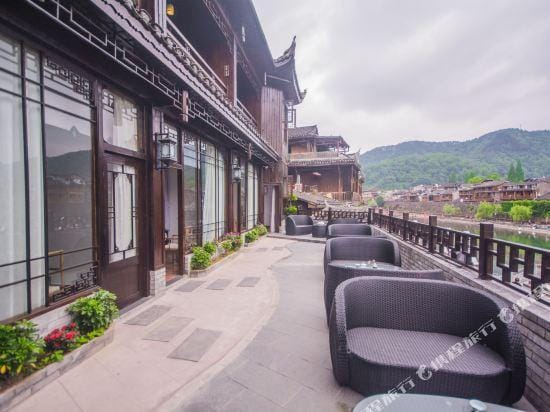 Yijian River View Guesthouse Hotel in China