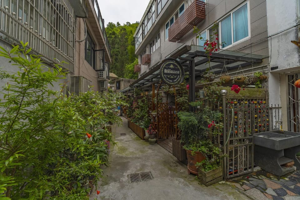 Huamei Mountain Villa Hotel in Zhejiang