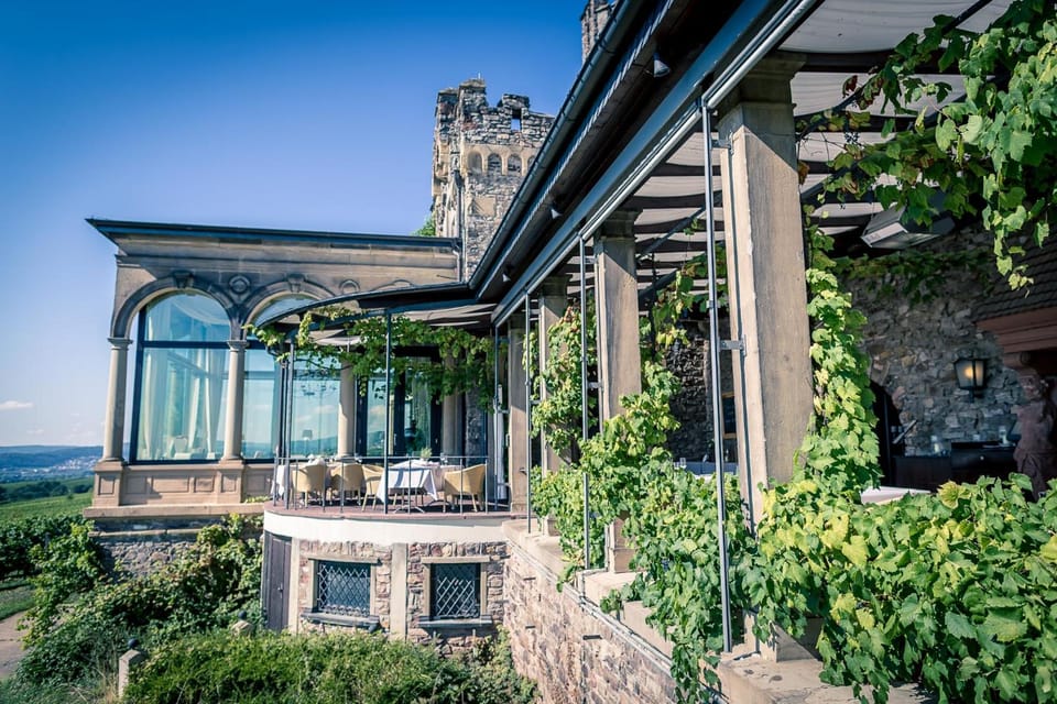 Burg & Gastehaus by Schwarzenstein Hotel in Oestrich-Winkel