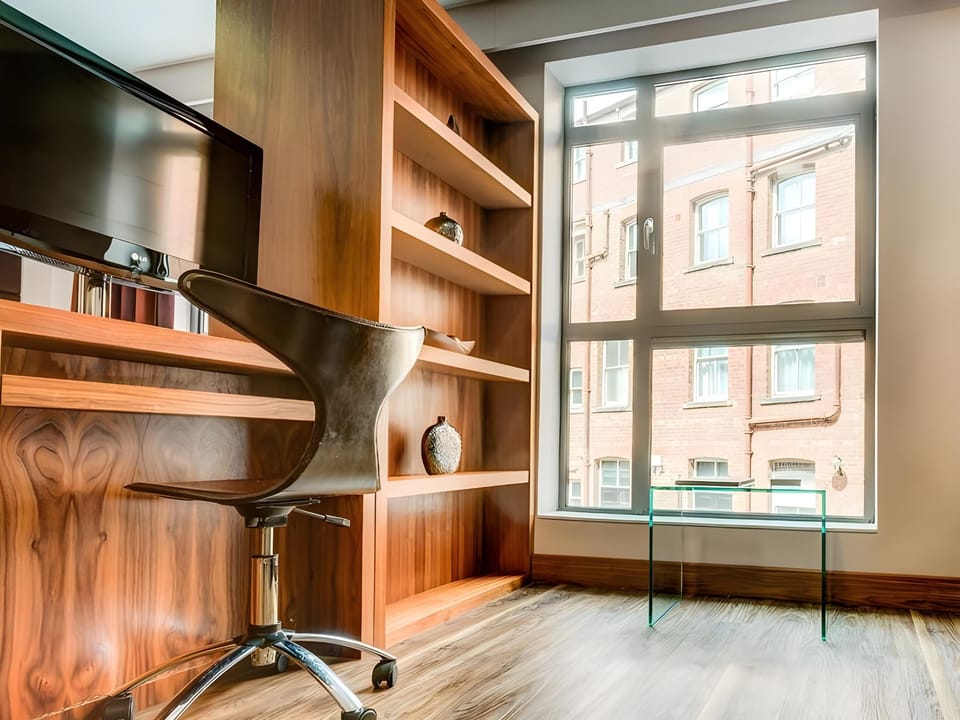 Roomzzz Leeds City Apartment hotel in Leeds