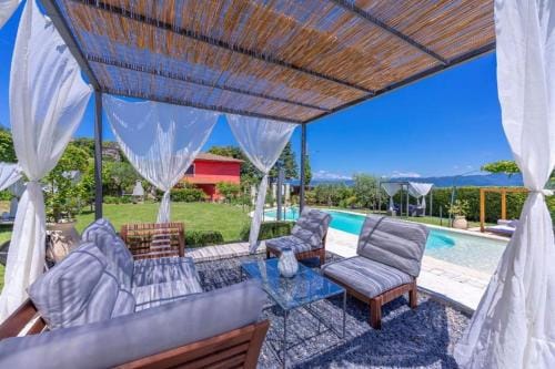 La Casa Fra gli Ulivi luxury apartments with pool near Cinque Terre and Tuscany Hotel in Province of Massa and Carrara