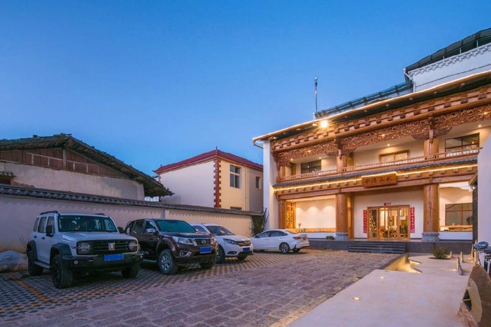 Cloud Hidden Three Autumn Inn Hotel in China