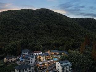 Yunshang Grassland Fengsheng three time hot spring holiday villa Hotel in Hangzhou