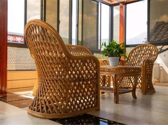 Anji Residents Forget the Dust Hotel in Hangzhou