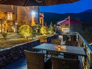 Mantu Anji's Secret Mountain Luxury House Hotel in Hangzhou