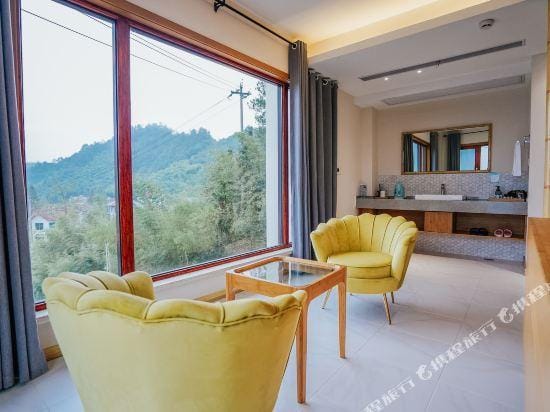 Bamboo Guesthouse Hotel in Hangzhou