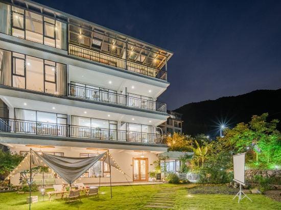 Yunxia Anji Yunshang Grassland Wild Luxury Family Holiday Villa (Xianlongxia Drifting Scenic Area) Hotel in Hangzhou