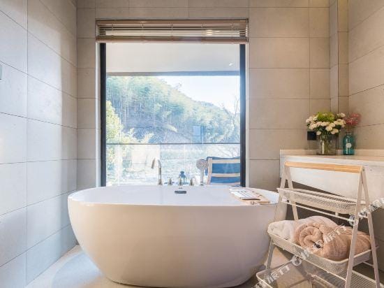 Amber Cloudia Villa Resort Hotel in Hangzhou