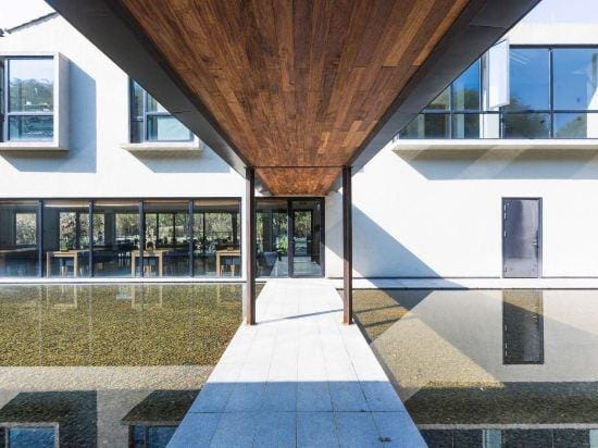 Amber Cloudia Villa Resort Hotel in Hangzhou