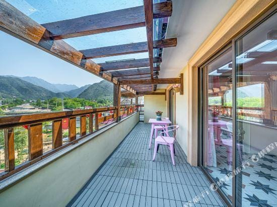 Jiaoxia Mountain and Mountain Suxi Camping Travel Paijiaozi Holiday Meisu Hotel in Hangzhou