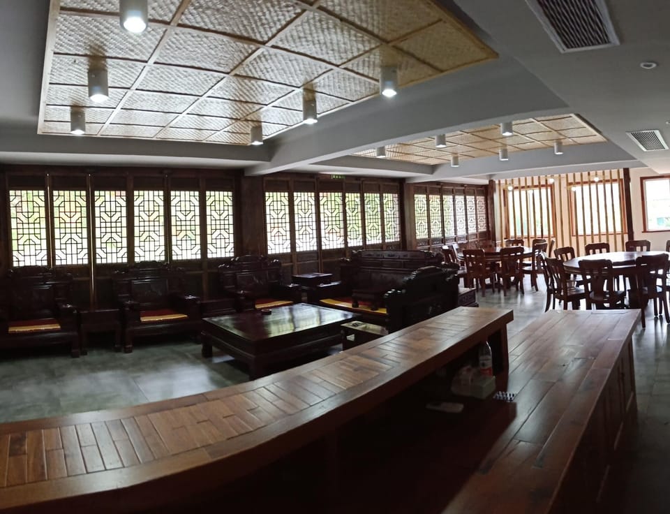 Chunsu Mountain Wild Humanities Travel Vacation Stars Hotel in Hangzhou