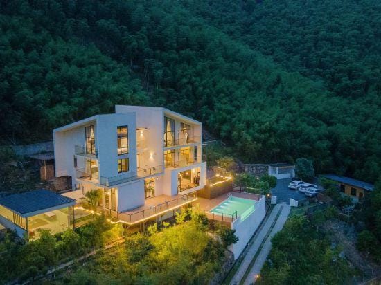 Wuji Anji Hana Hot Spring Resort Villa Hotel in Hangzhou