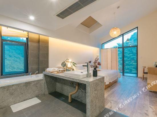 Wuji Anji Hana Hot Spring Resort Villa Hotel in Hangzhou