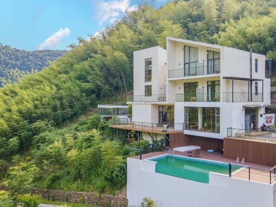 Wuji Anji Hana Hot Spring Resort Villa Hotel in Hangzhou