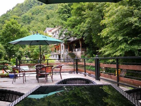 Anji creek on the original home Hotel in Hangzhou