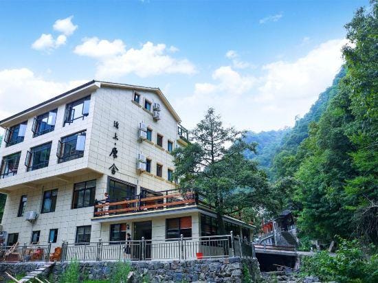 Anji creek on the original home Hotel in Hangzhou